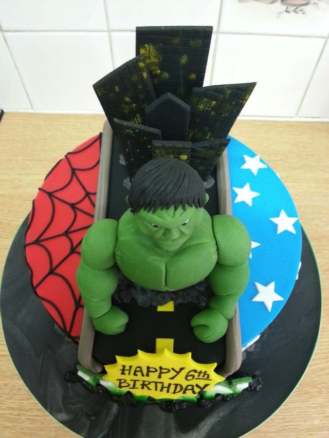 Hulk Cake 