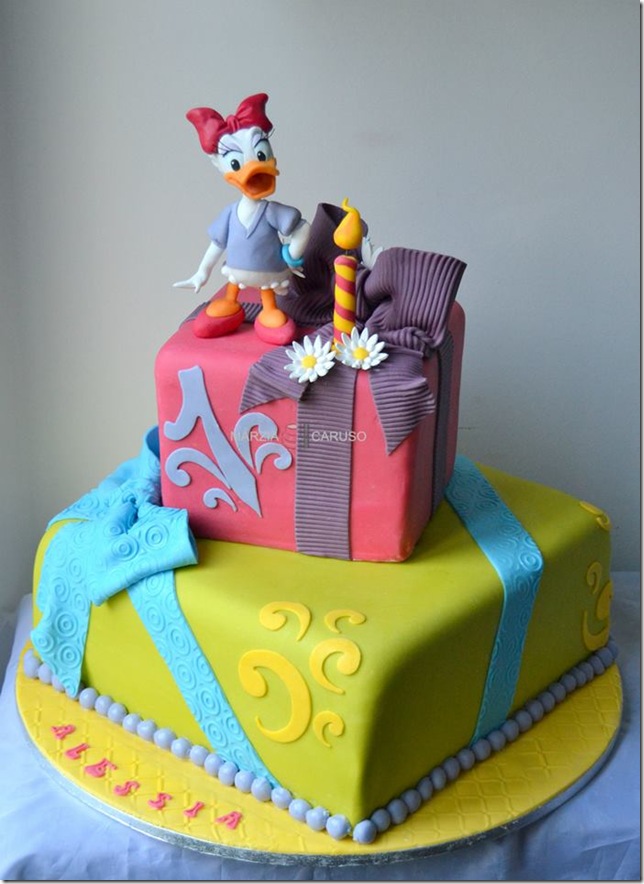 Daisy Duck Birthday Cake