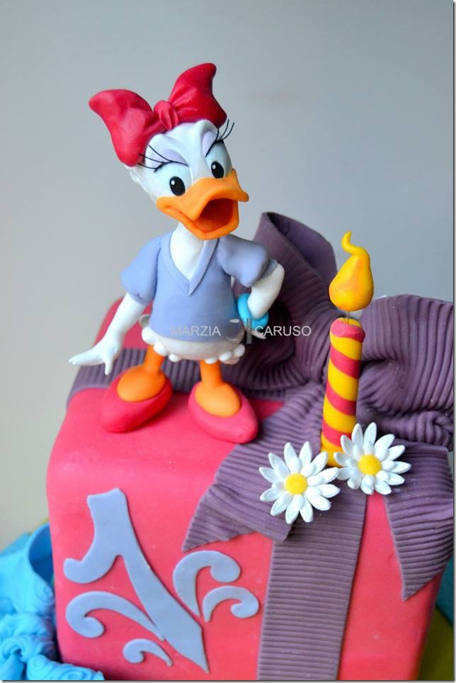 Daisy Duck Birthday Cake