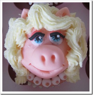 Miss Piggy Cupcake
