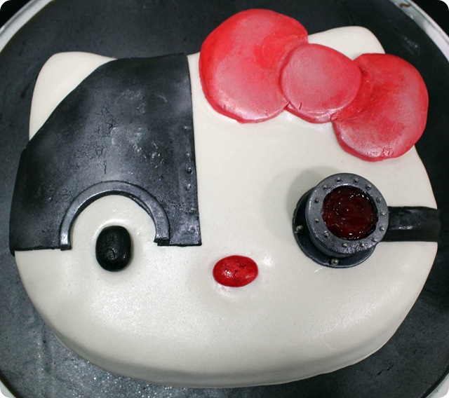 Borg Hello Kitty Cake