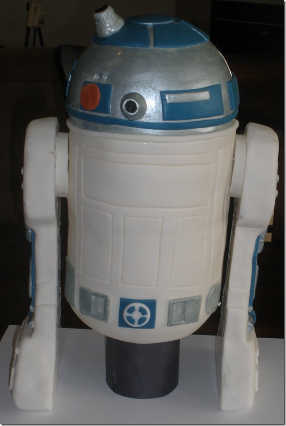 R2-D2 Cake 