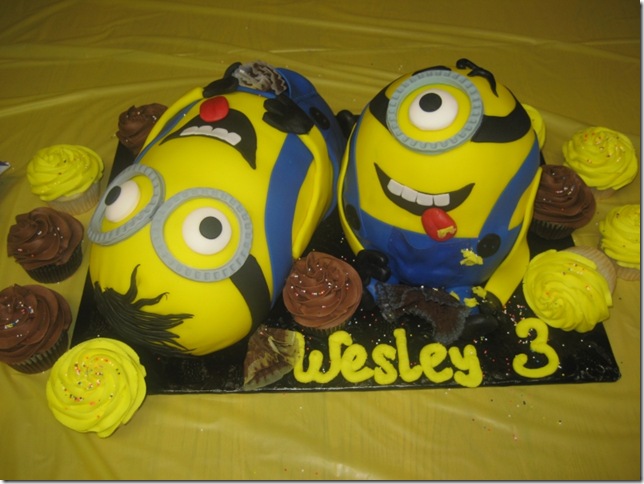 Despicable Me Minions Cake