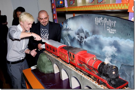 Hogwart's Express Cake