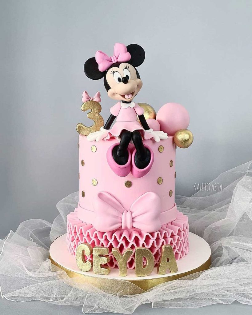 Pink Minnie Mouse cake