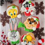 5 Looney Tunes Christmas Cookies featuring Bugs Bunny & Lola, Tweety & Sylvester and Taz.