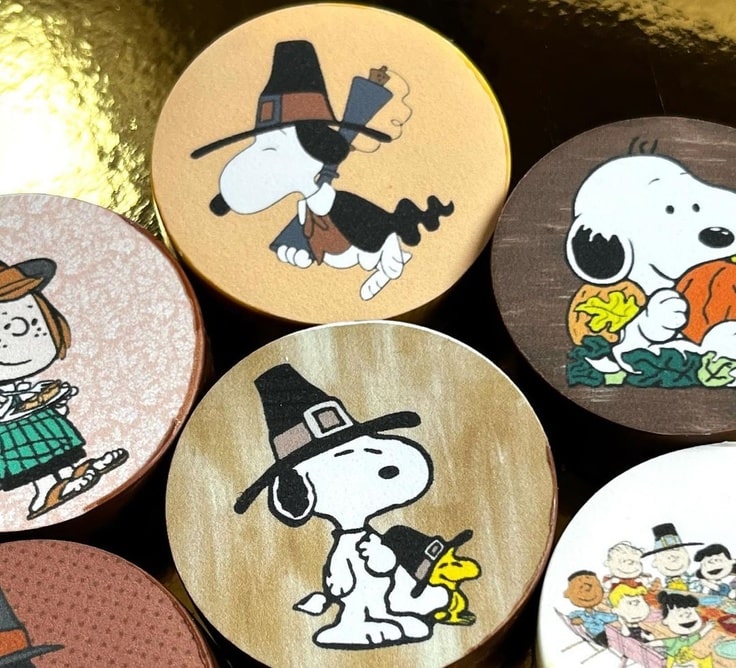 Close-ups of the Snoopy & Woodstock Thanksgiving Chocolate Covered Oreos